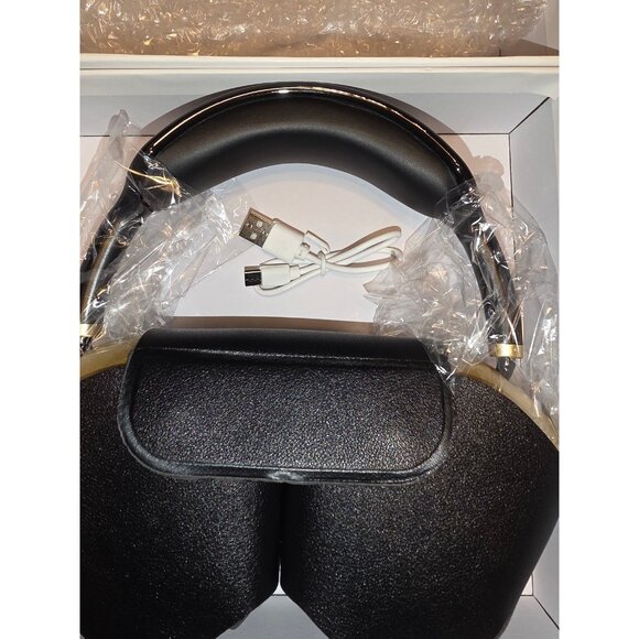 Black & Gold AP-1 Headphone with Case (not Apple) - Picture 3 of 3